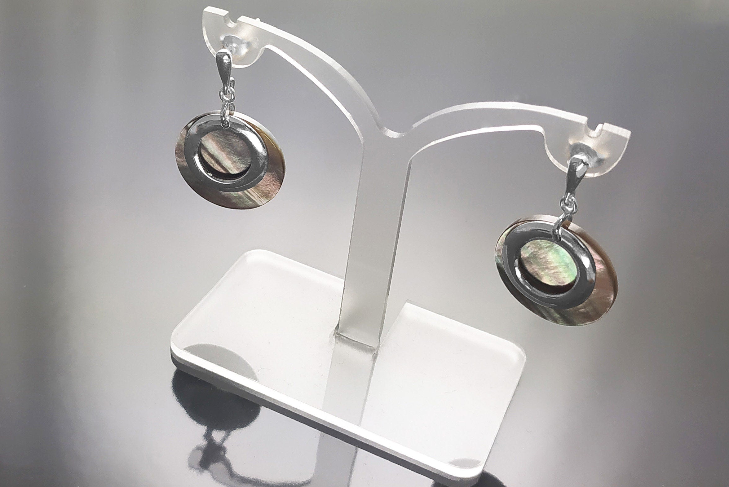Gray Shell Earrings , Sterling Silver, Natural Grey Mother of Pearl Discs, Modern Dangle Geometric Round Earrings, Minimalist Women Jewelry