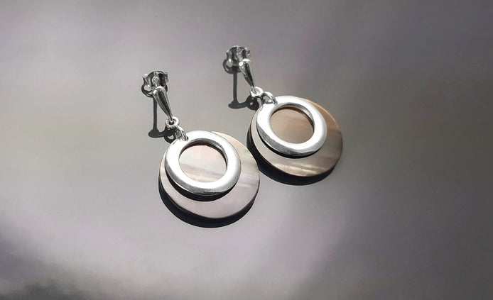 Gray Shell Earrings , Sterling Silver, Natural Grey Mother of Pearl Discs, Modern Dangle Geometric Round Earrings, Minimalist Women Jewelry