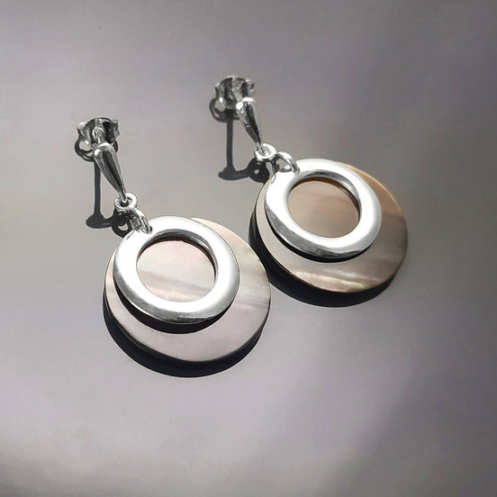 Gray Shell Earrings , Sterling Silver, Natural Grey Mother of Pearl Discs, Modern Dangle Geometric Round Earrings, Minimalist Women Jewelry
