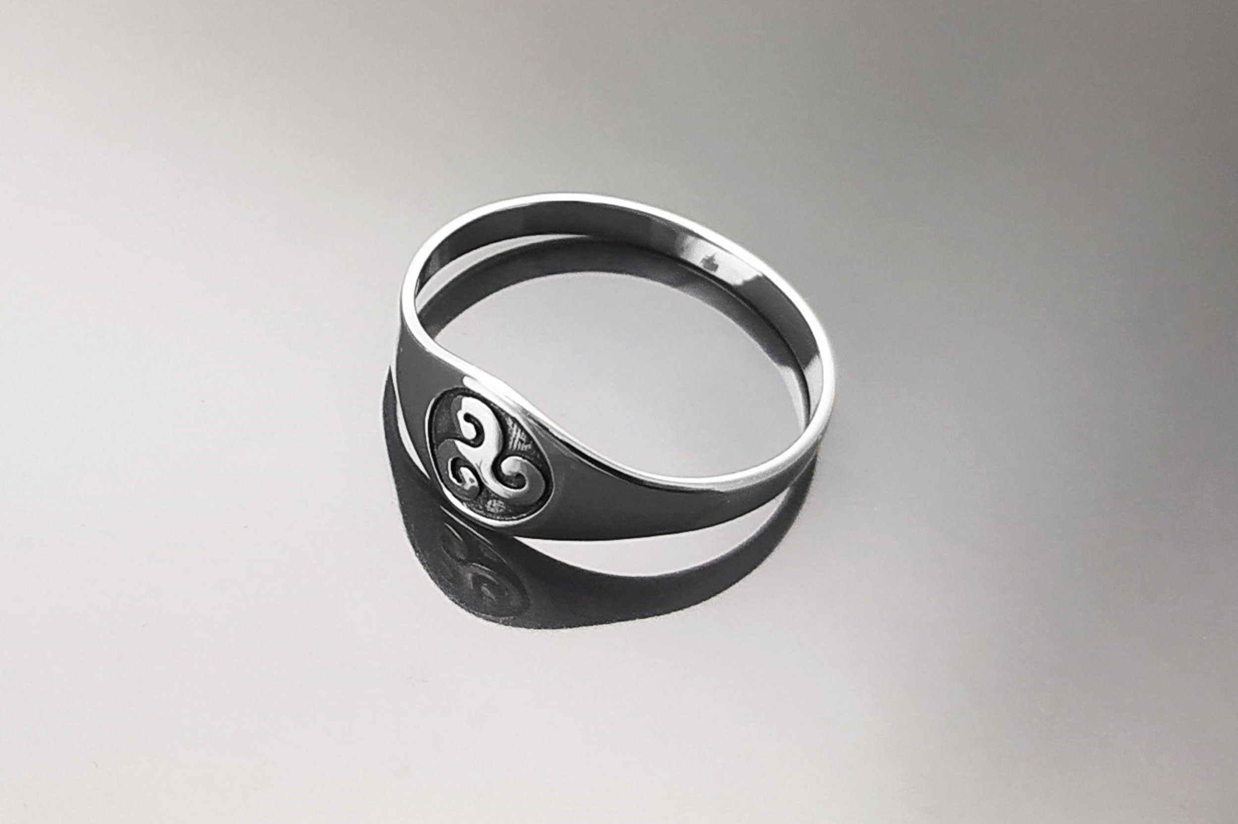Triskele Ring, Silver 925, Celtic Triskell Symbol, Triskelion Jewelry, Traditional Geometric Triple Spiral, Unisex Gift, Small Signet Ring