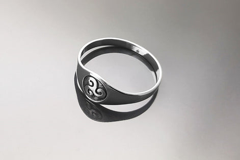 Triskele Ring, Silver 925, Celtic Triskell Symbol, Triskelion Jewelry, Traditional Geometric Triple Spiral, Unisex Gift, Small Signet Ring