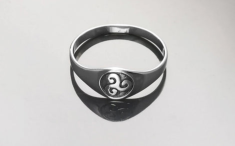 Triskele Ring, Silver 925, Celtic Triskell Symbol, Triskelion Jewelry, Traditional Geometric Triple Spiral, Unisex Gift, Small Signet Ring