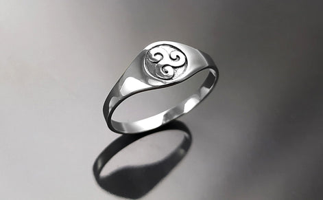 Triskele Ring, Silver 925, Celtic Triskell Symbol, Triskelion Jewelry, Traditional Geometric Triple Spiral, Unisex Gift, Small Signet Ring