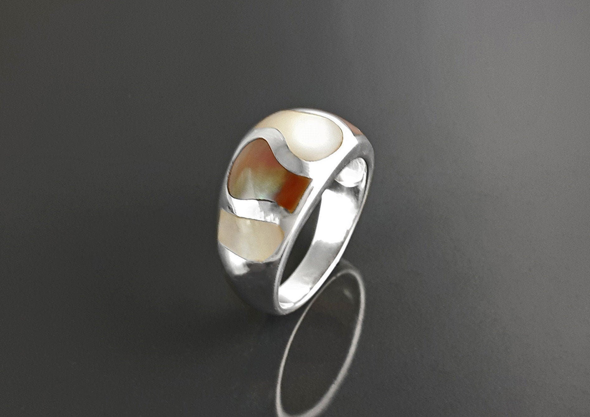Beautiful MOP Wave Ring, Two Colors Shell Band Ring, Silver Ring, 925 Sterling Silver, Large Ring, Domed Silver Ring, Mother of Pearl.