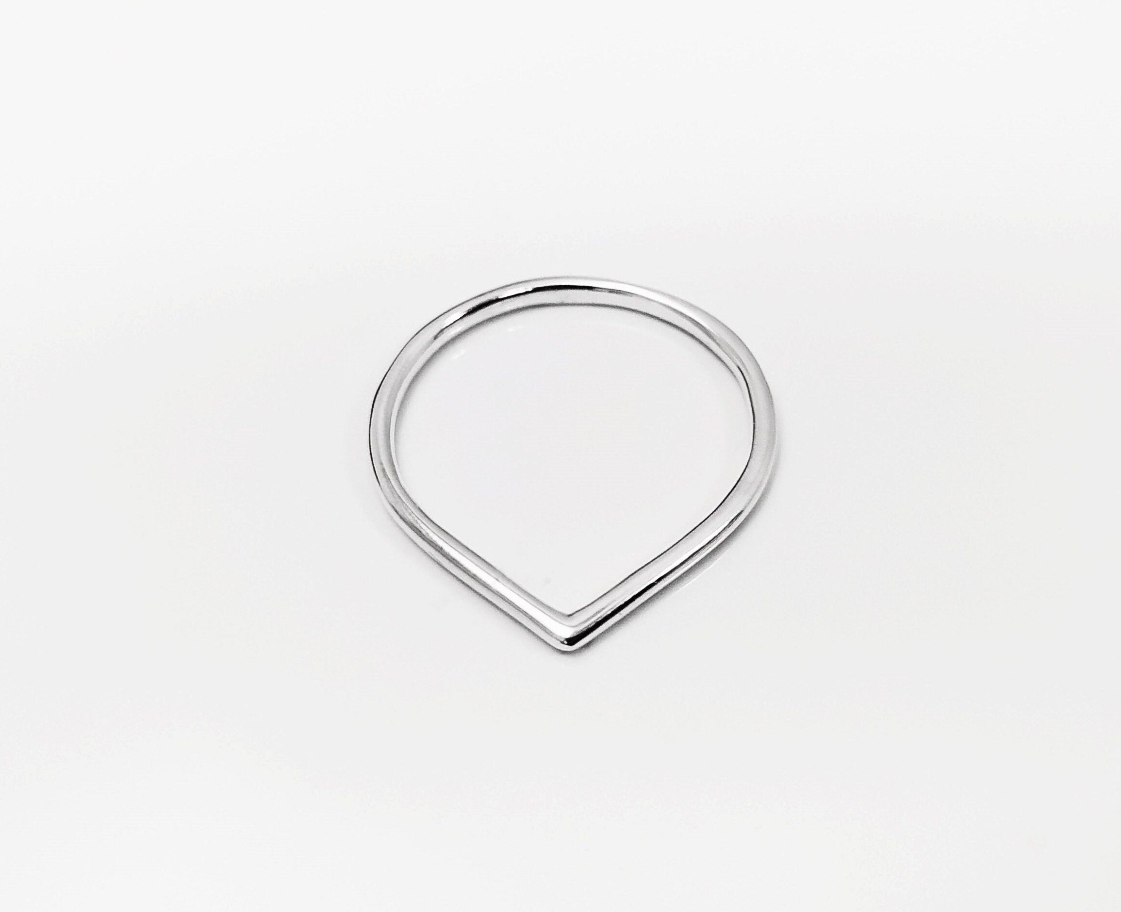 Chevron ring, sterling silver, Thorn pointy ring, V Band Ring, Spike Ring, Pick Ring, Stackable Peak Modern Minimalist Ring