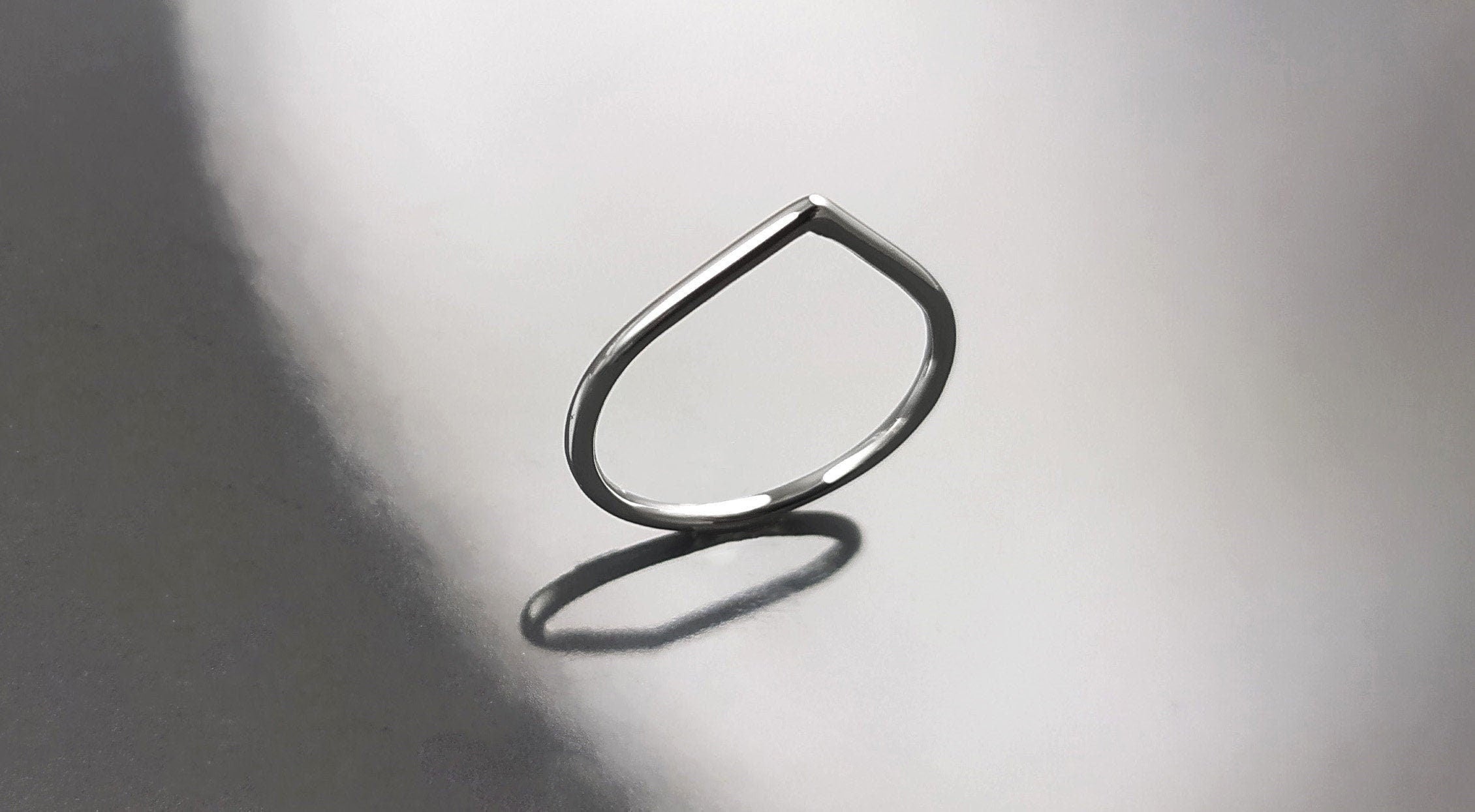 Chevron ring, sterling silver, Thorn pointy ring, V Band Ring, Spike Ring, Pick Ring, Stackable Peak Modern Minimalist Ring