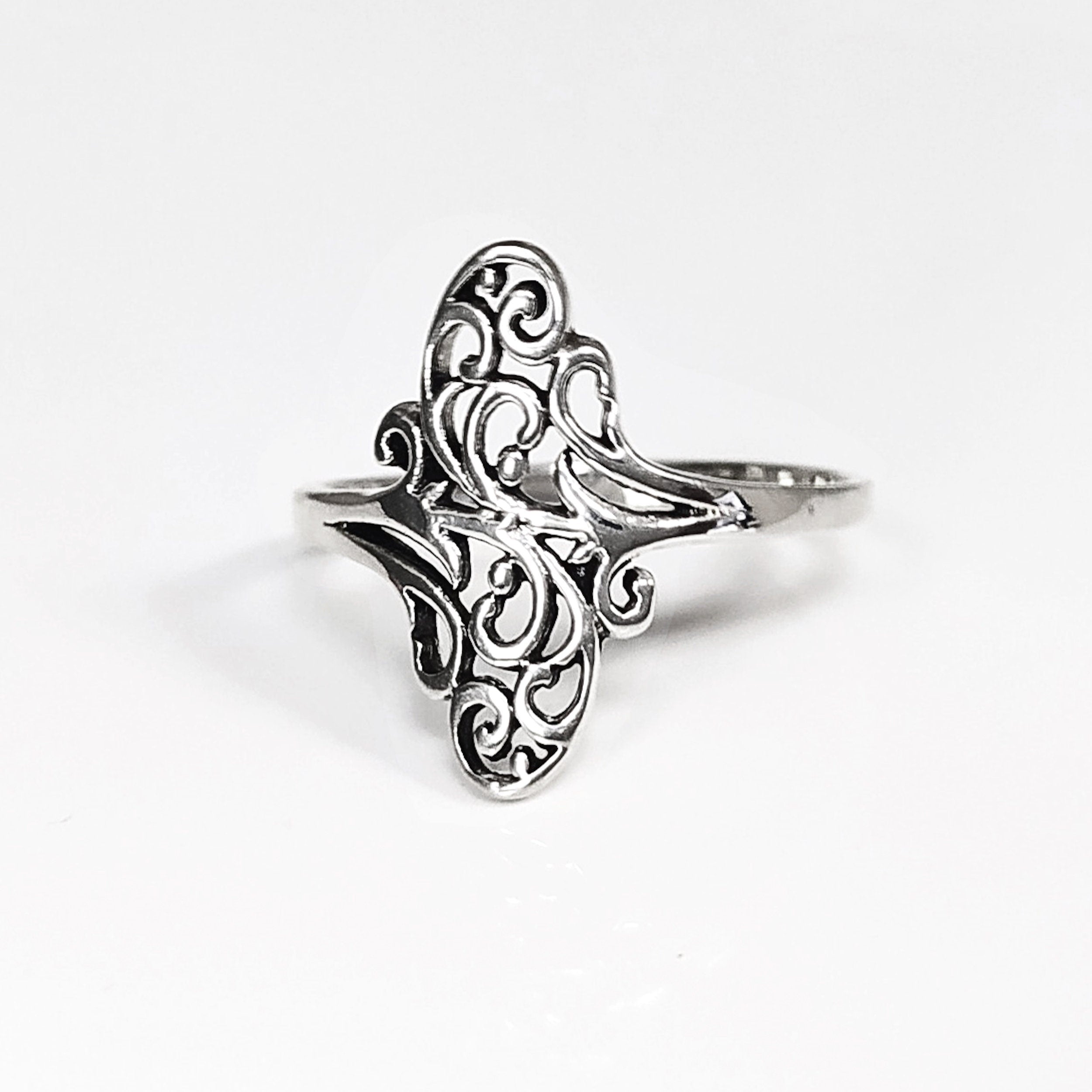 Oval Filigree Ring, Sterling Silver, Vintage Style, Intricate Lace, Small Oval Form, Victorian Ring, Dainty Filigree Ring, Popular ring,Gift