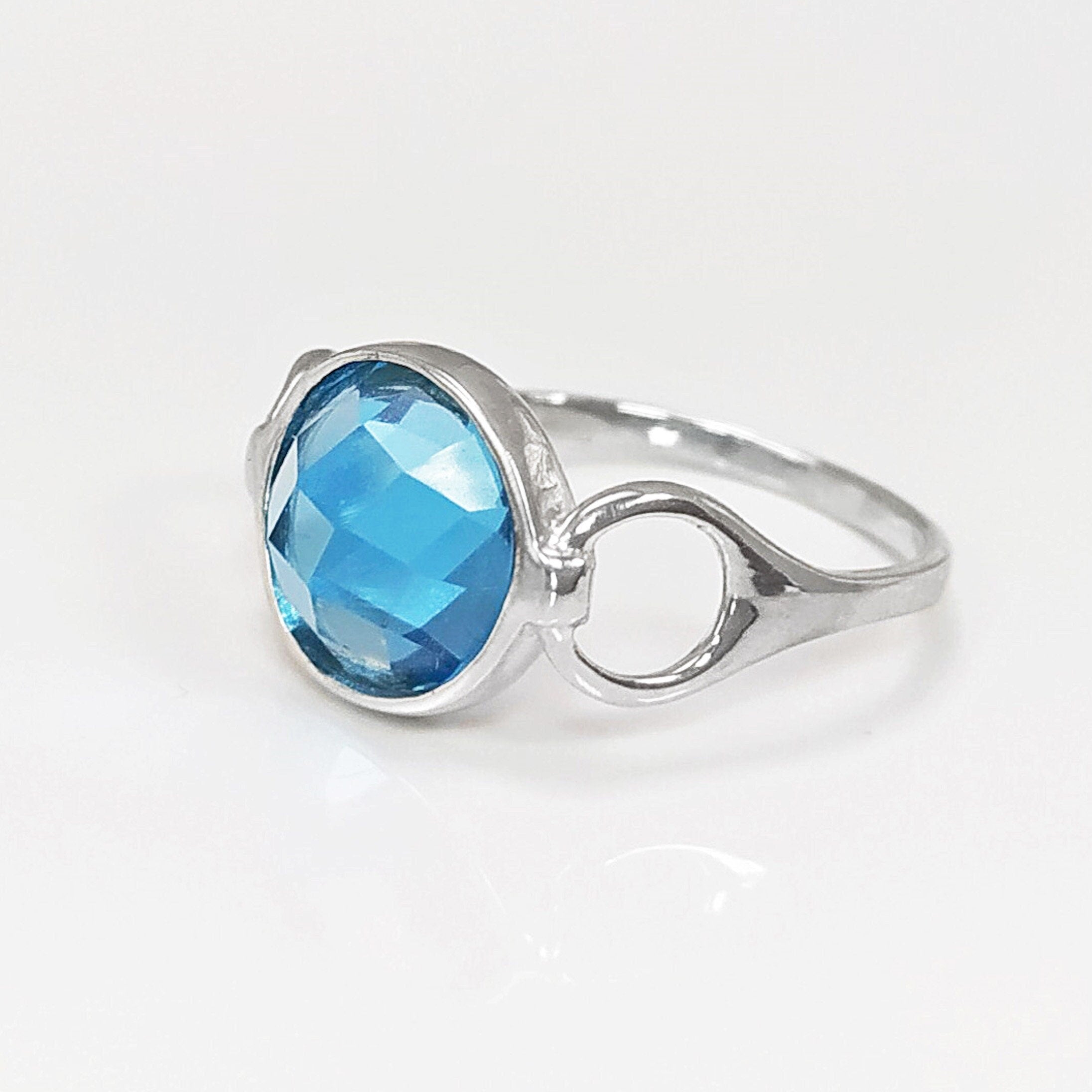 Blue Round Ring, Sterling Silver, Blue Aquamarine Color Stone (CZ), Faceted Round Cushion, Modern Ring, Unusual Original Setting,