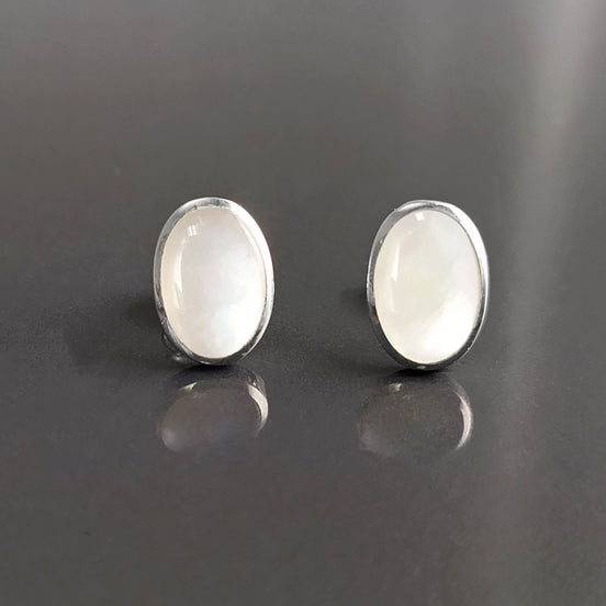 Flat Oval Pendant, Sterling Silver Genuine Mother of Pearl Gemstone with Rainbow reflection, Small Everyday jewelry, Modern Minimalist Style