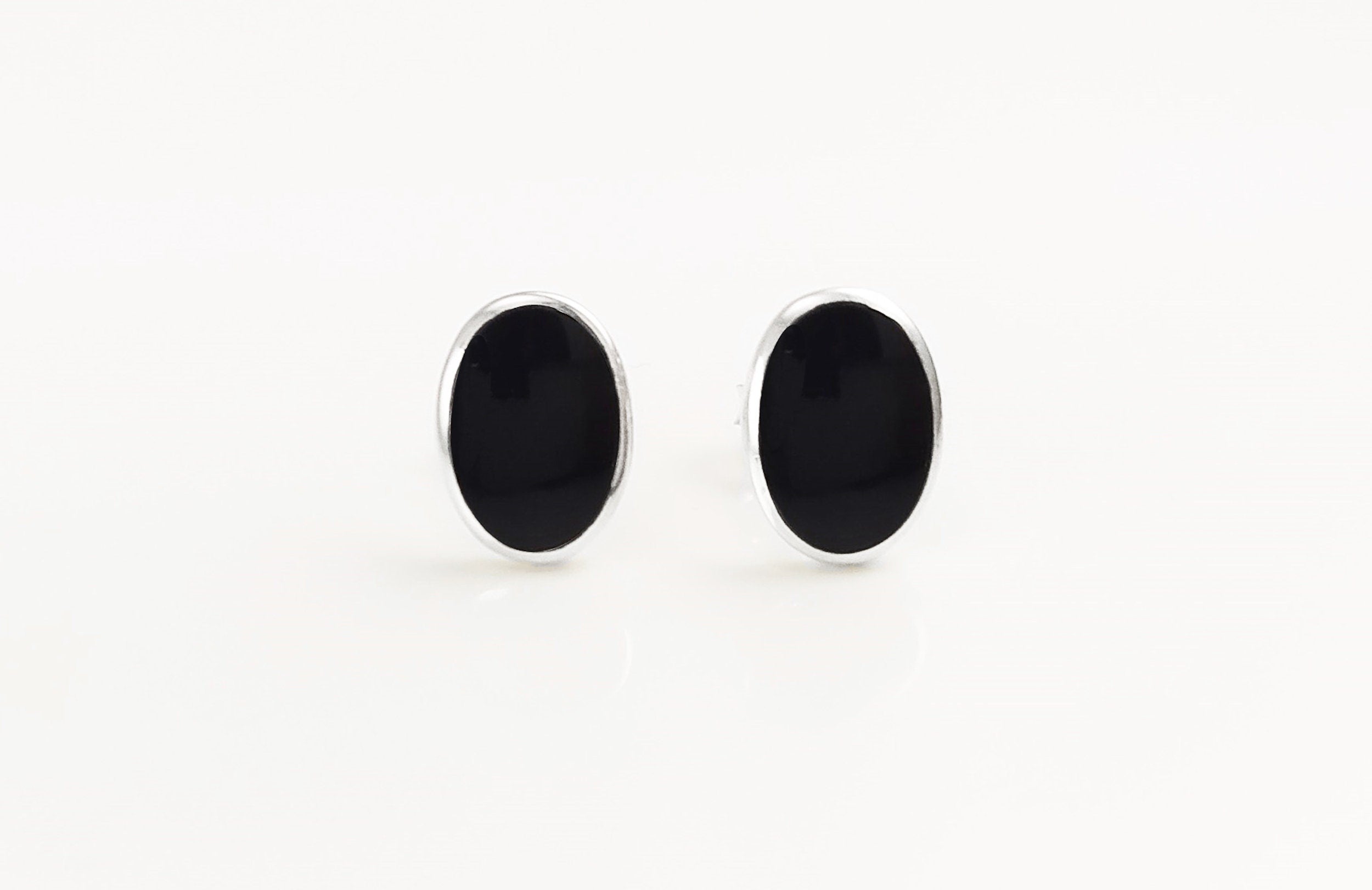Flat Oval Pendant, Sterling Silver Genuine Black Onyx Gemstone, Small Everyday jewelry, Modern Minimalist Style, Minimalist Stone Pendent.