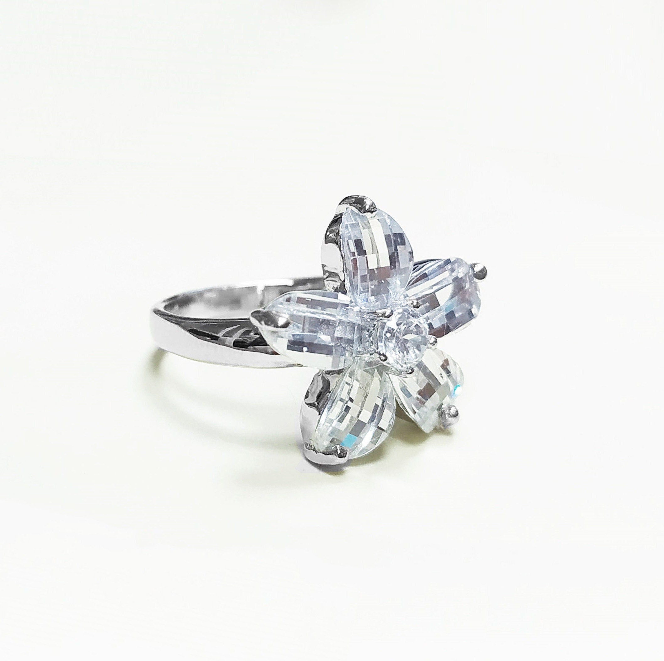 Flower Ring Sterling Silver 925, Clear white Stones color faceted Zirconia Cz , Modern Five Petals Stone Flowers Jewelry