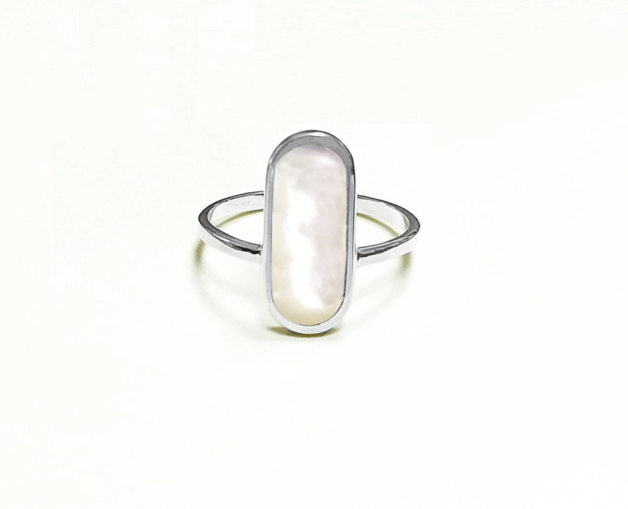 Bague Nacre Ovale Plate Argent 925, véritable Nacre Perlière ovale reflets irisés, bijoux pour tous les jours, style minimaliste moderne