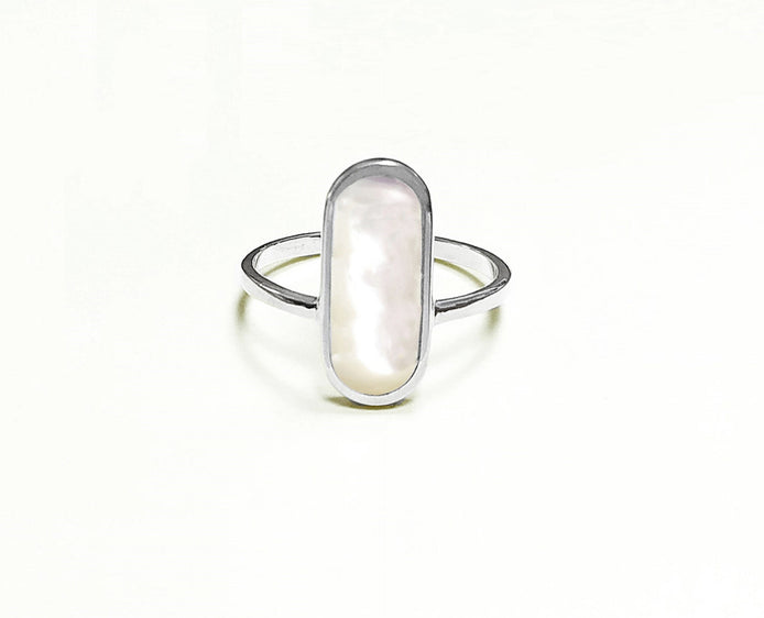 Bague Nacre Ovale Plate Argent 925, véritable Nacre Perlière ovale reflets irisés, bijoux pour tous les jours, style minimaliste moderne