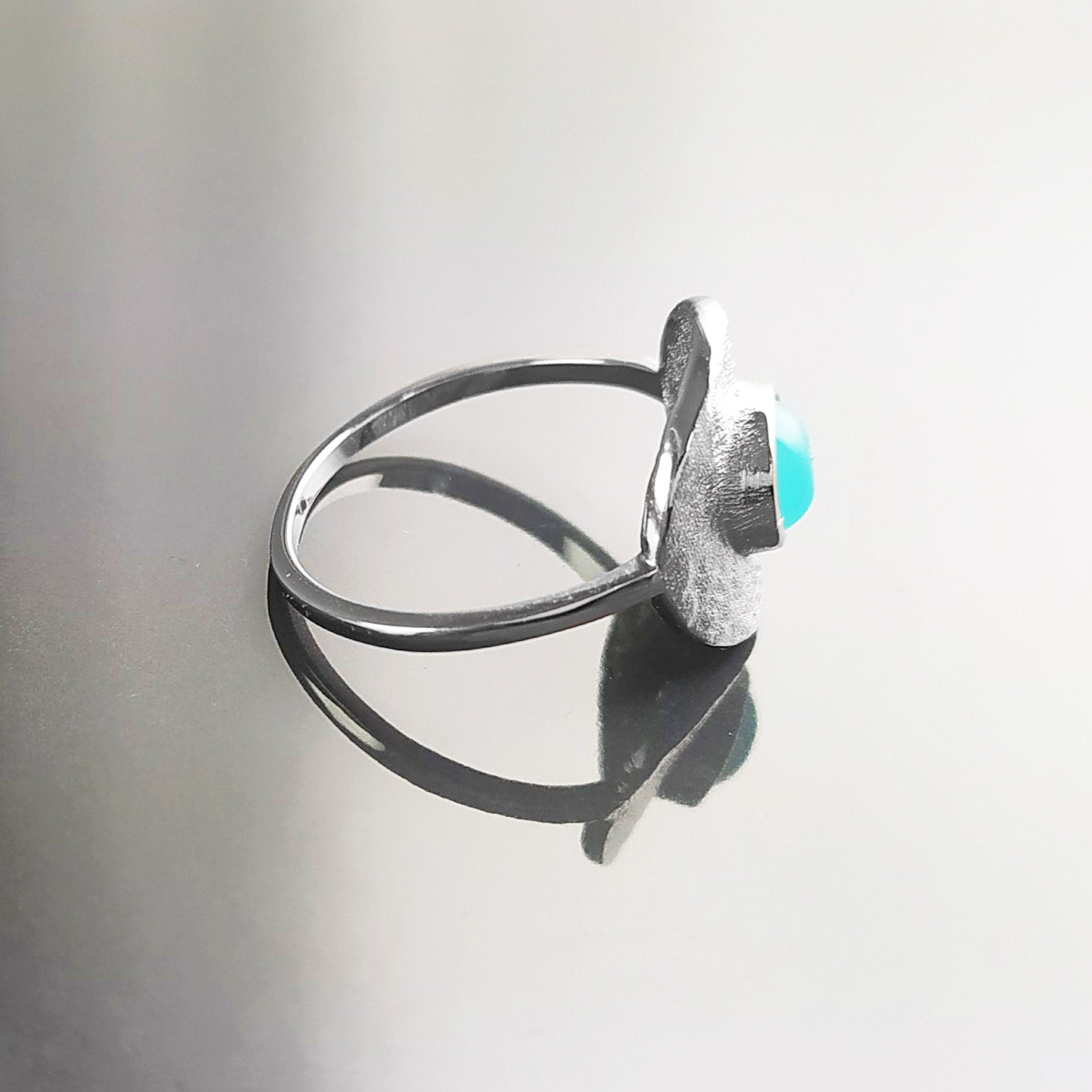 Amazonite Ring, Silver 925, Geometric Round Flat Hammered Disc, Small Blue Green Amazonite Stone, Dainty Modern Minimalist Jewelry