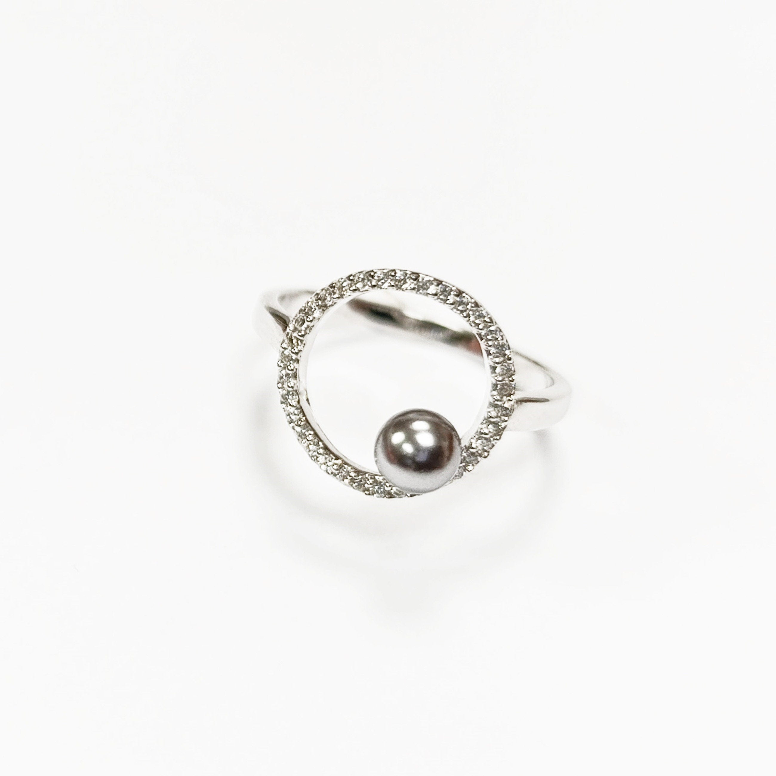 Modern Circle Grey Pearl Ring • Minimalist Sterling Silver Band with Zirconia Halo • Chic Statement Shell Pearl Jewelry • Gift for Women