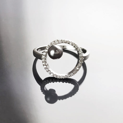 Modern Circle Grey Pearl Ring • Minimalist Sterling Silver Band with Zirconia Halo • Chic Statement Shell Pearl Jewelry • Gift for Women
