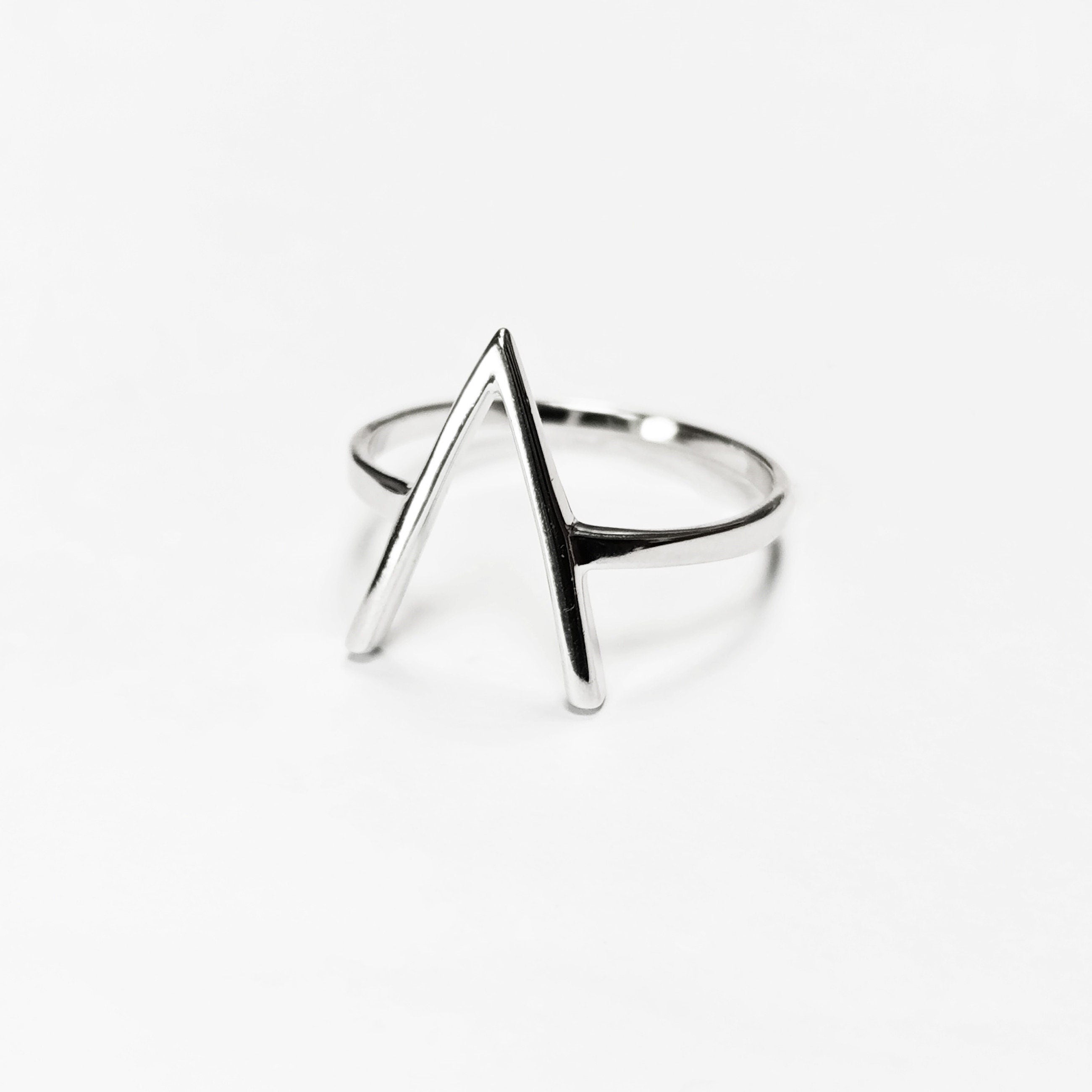 Chevron ring, Sterling Silver, Spike Ring, Modern Triangle Ring, minimalist Peak Ring, Delta Arrowhead, Arrow Point Sharp, V Ring