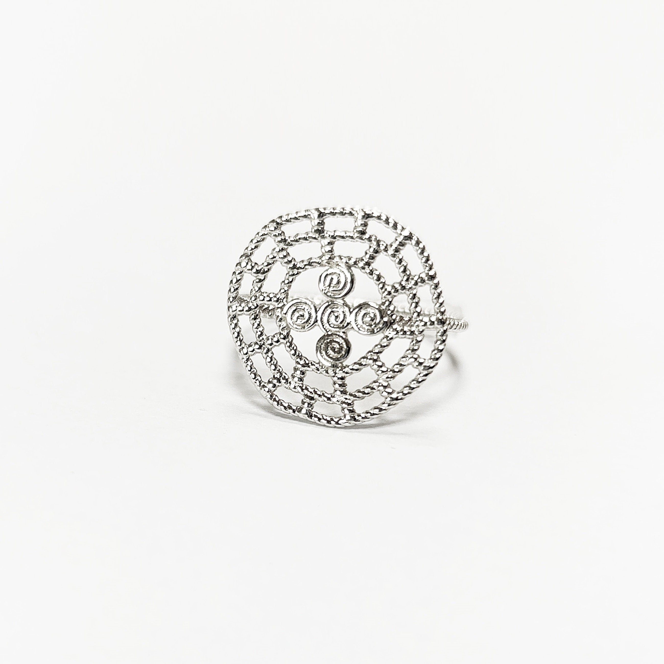 Viking ring, sterling silver, targe shield symbol of strength and resistance of the Skjaldmö: the shield warrior women
