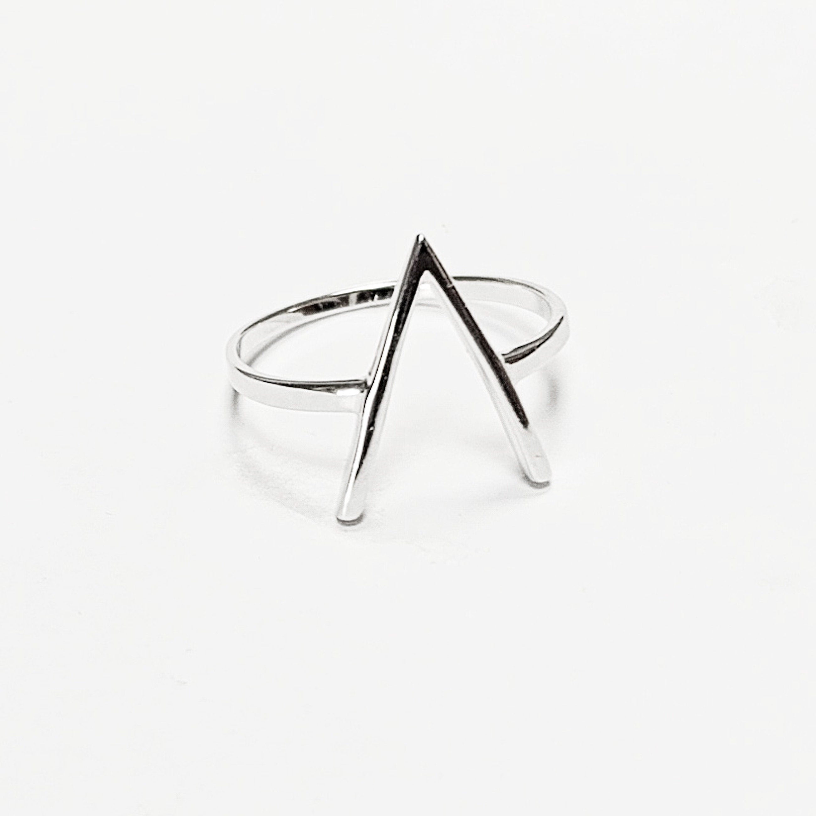 Chevron ring, Sterling Silver, Spike Ring, Modern Triangle Ring, minimalist Peak Ring, Delta Arrowhead, Arrow Point Sharp, V Ring