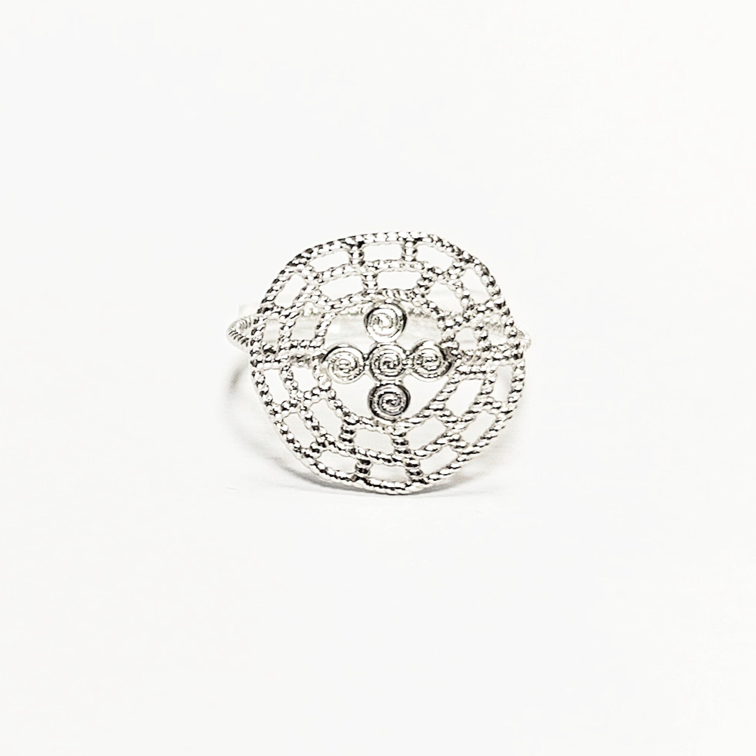 Viking ring, sterling silver, targe shield symbol of strength and resistance of the Skjaldmö: the shield warrior women