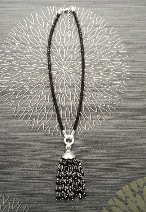 Black stones necklace, Sterling Silver, Onyx Stone Lariat necklace, Pendant with Onyx strands, semirigid Black Stingray Leather Choker.