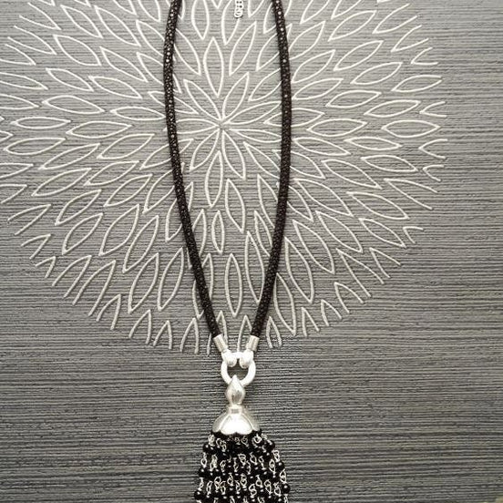 Black stones necklace, Sterling Silver, Onyx Stone Lariat necklace, Pendant with Onyx strands, semirigid Black Stingray Leather Choker.