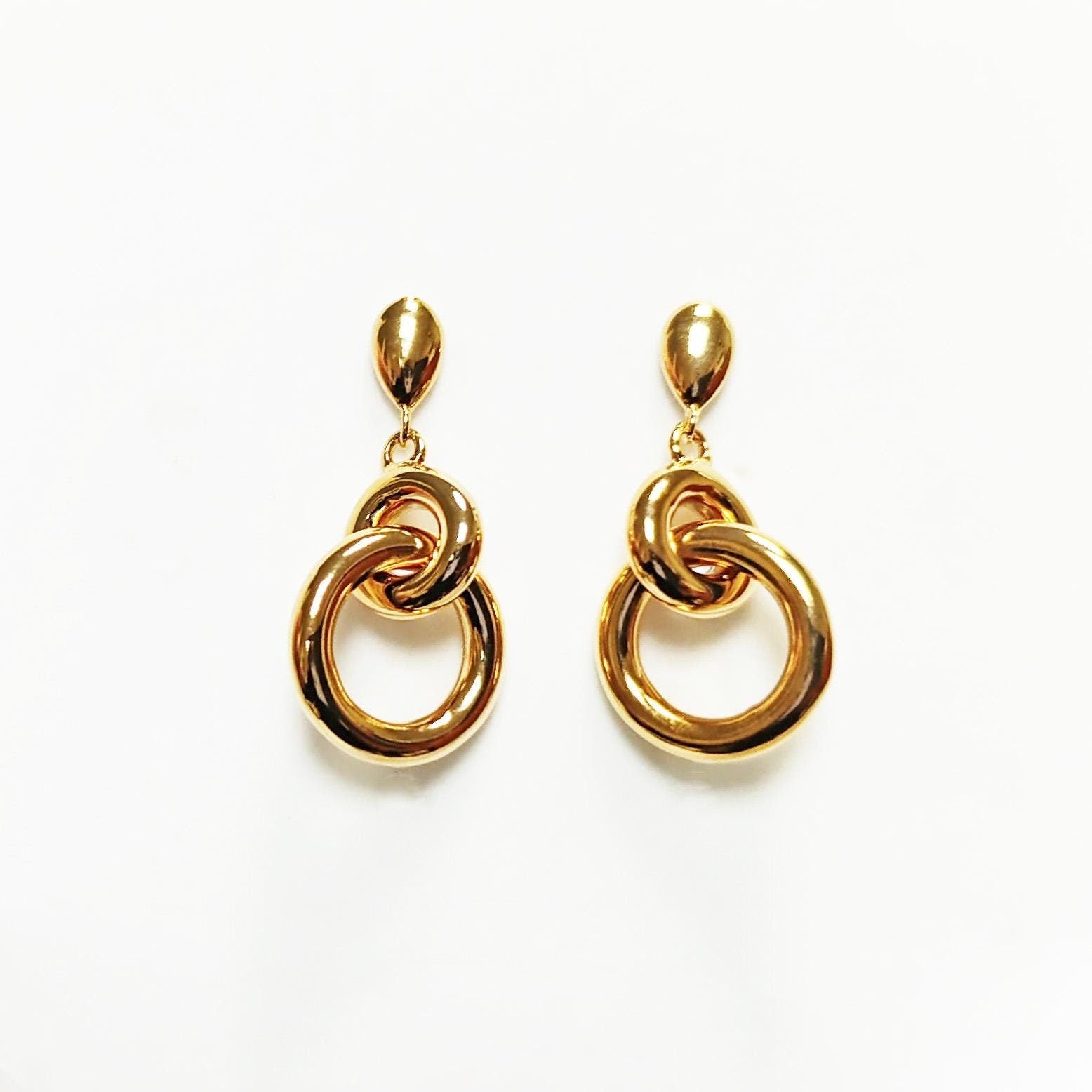 Double gold hoop earrings • Modern 18K gold-plated drop earrings • Interlocking hoops