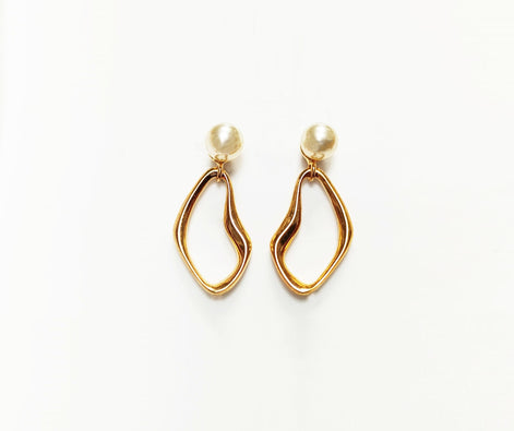 Elegant Pearl Drop Earrings by KRAMIKE • 18K Gold-Plated • Beautiful Jewelry for Wedding or Special Occasions for Her • Pearl Drop Earrings