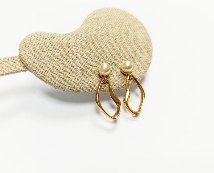 Elegant Pearl Drop Earrings by KRAMIKE • 18K Gold-Plated • Beautiful Jewelry for Wedding or Special Occasions for Her • Pearl Drop Earrings