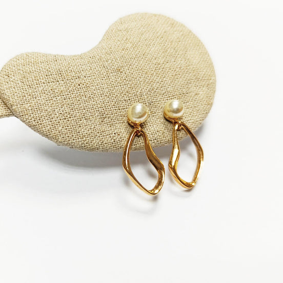 Elegant Pearl Drop Earrings by KRAMIKE • 18K Gold-Plated • Beautiful Jewelry for Wedding or Special Occasions for Her • Pearl Drop Earrings