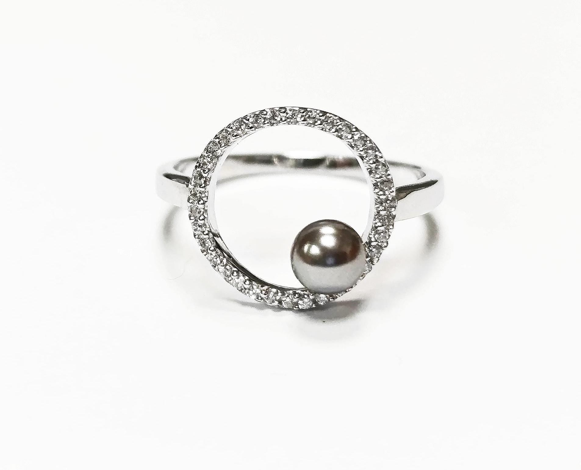 Modern Circle Grey Pearl Ring • Minimalist Sterling Silver Band with Zirconia Halo • Chic Statement Shell Pearl Jewelry • Gift for Women