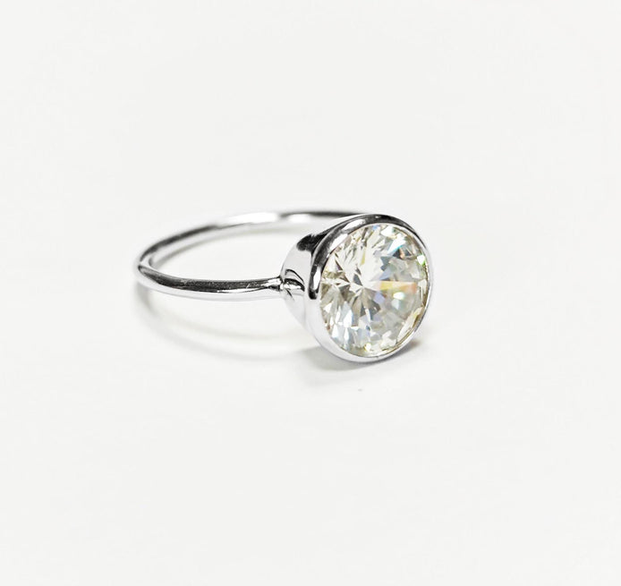 Bague Argent 925 avec une grosse pierre couleur Diamant, bijou bling bling.