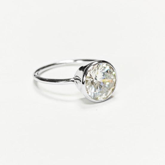 Bague Argent 925 avec une grosse pierre couleur Diamant, bijou bling bling.