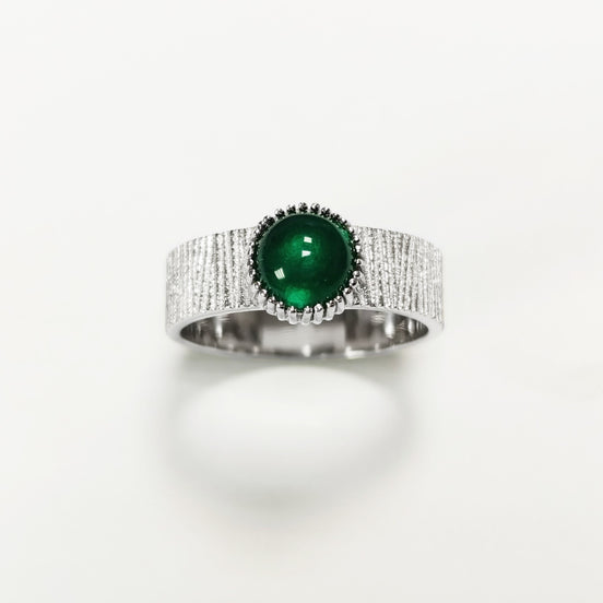 Bague Anneau avec une Pierre verte au milieu