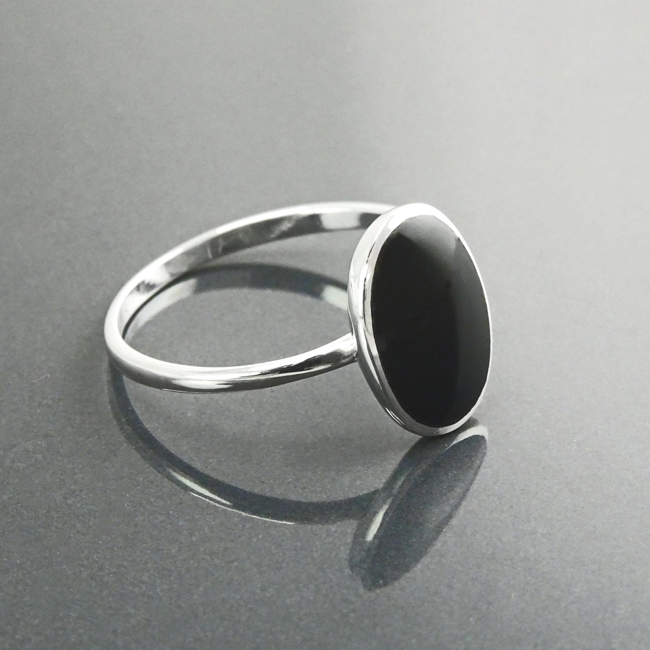 Oval Gray Ring Sterling Silver 925, Ring with Flat Oval Stone, Genuine Hematite Gemstone, Small Everyday Ring, Modern Ring, Minimalist Ring