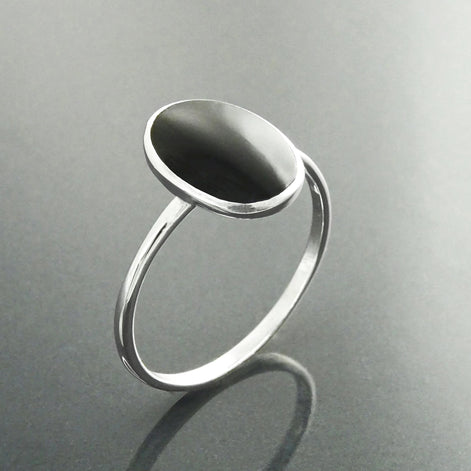 Oval Gray Ring Sterling Silver 925, Ring with Flat Oval Stone, Genuine Hematite Gemstone, Small Everyday Ring, Modern Ring, Minimalist Ring