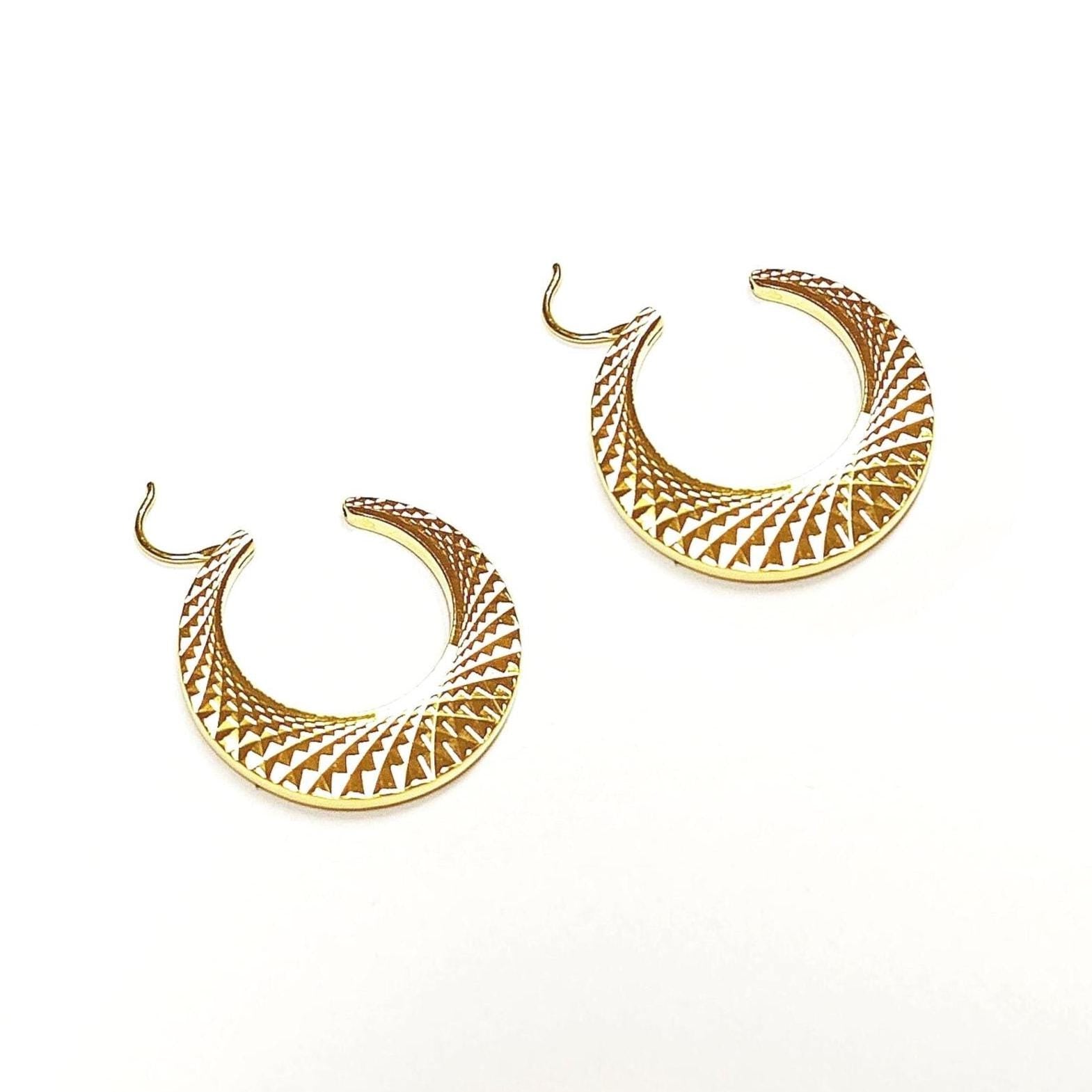 Textured Crescent Hoop Earrings • 18K Gold Plated Diamond-Cut Geometric Hoops