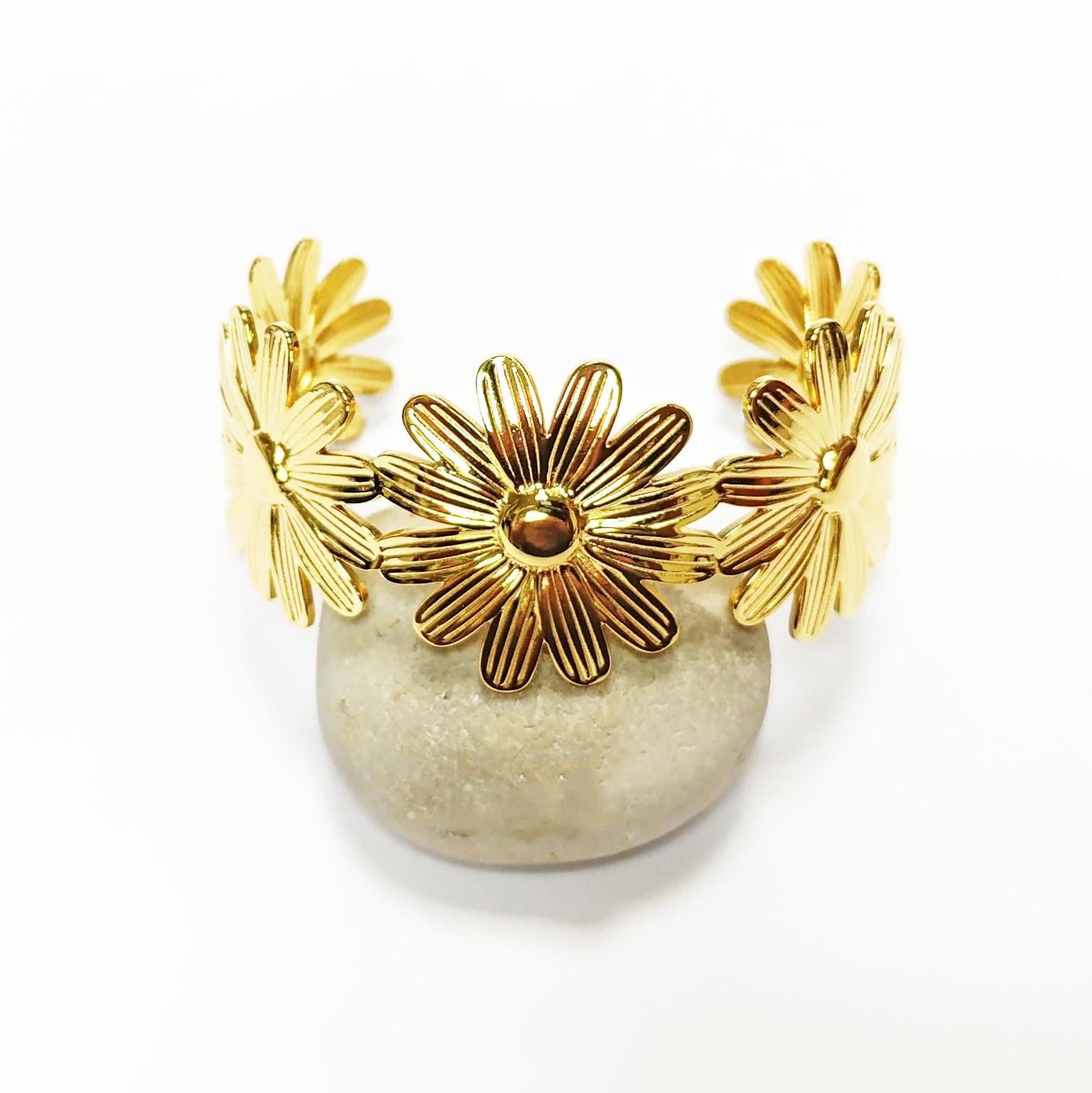 Daisy Flower Cuff Bracelet • 18K Gold Filled • Statement Nature Inspired Open Bangle • Spring Summer Flowers Jewelry • Woman Floral Gift