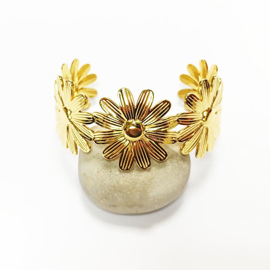 Daisy Flower Cuff Bracelet • 18K Gold Filled • Statement Nature Inspired Open Bangle • Spring Summer Flowers Jewelry • Woman Floral Gift