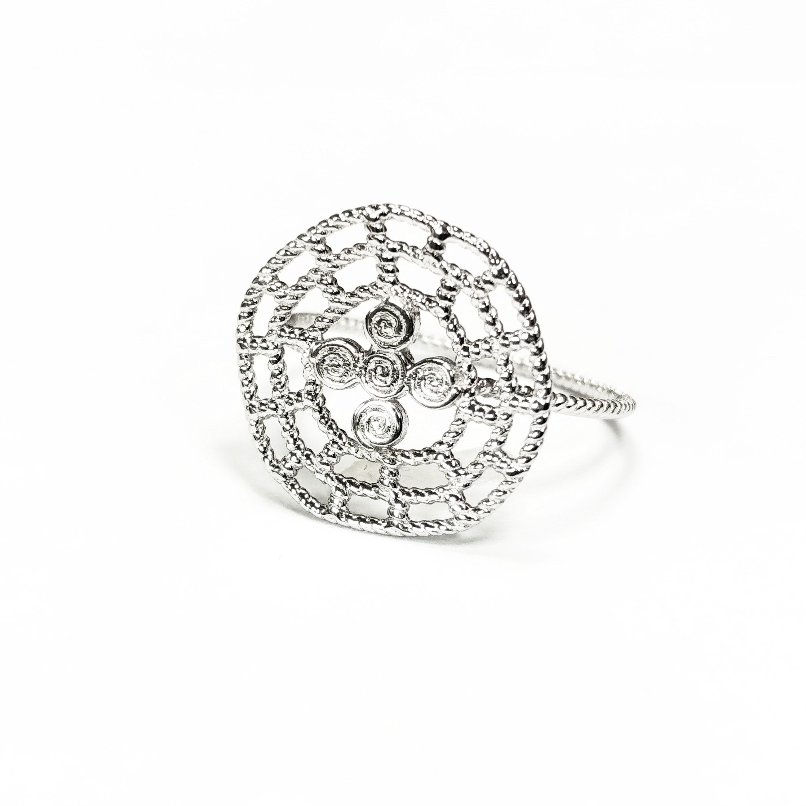 Viking ring, sterling silver, targe shield symbol of strength and resistance of the Skjaldmö: the shield warrior women
