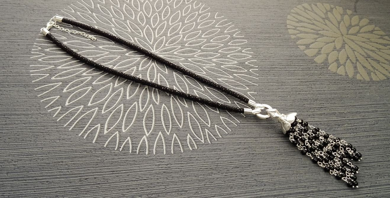 Black stones necklace, Sterling Silver, Onyx Stone Lariat necklace, Pendant with Onyx strands, semirigid Black Stingray Leather Choker.