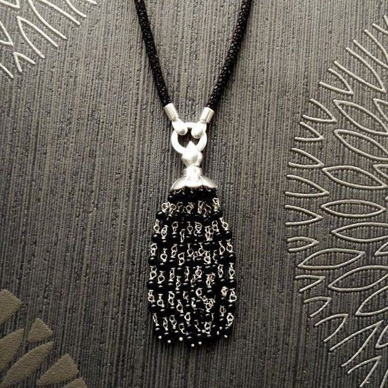 Black stones necklace, Sterling Silver, Onyx Stone Lariat necklace, Pendant with Onyx strands, semirigid Black Stingray Leather Choker.