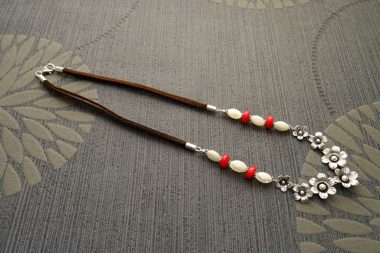 Boho Daisy Flowers Necklace, Sterling Silver and Leather, Shell Pearl, Red Jasper Stones Beads