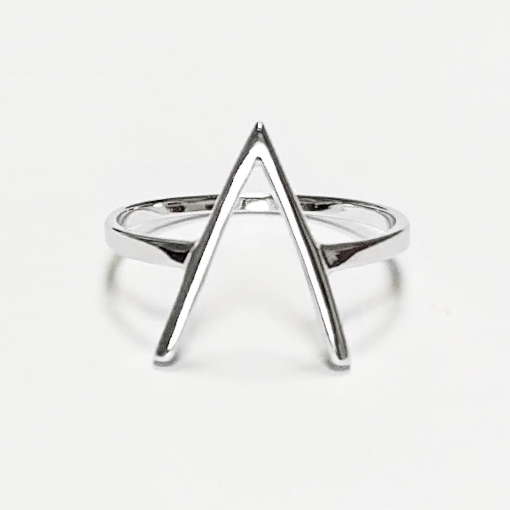 Bague Argent 925, fine en forme de A ou de V. Bijou Moderne