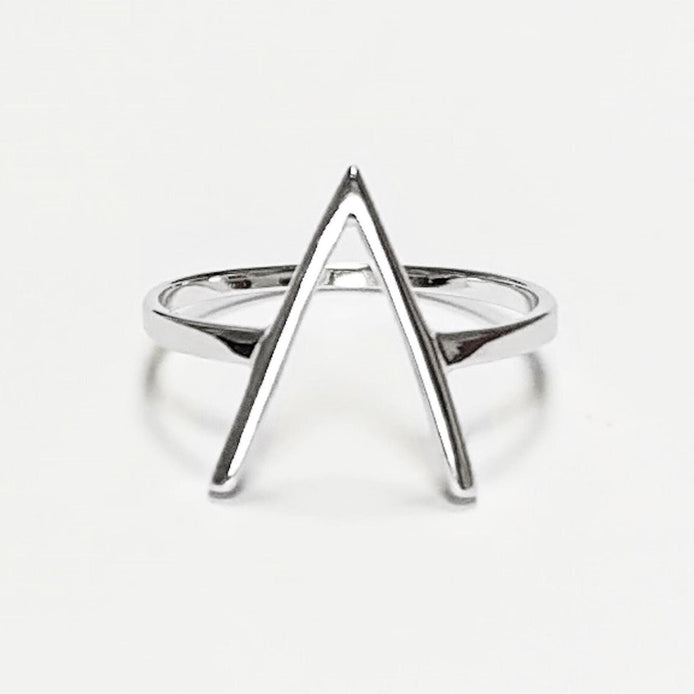 Bague Argent 925, fine en forme de A ou de V. Bijou Moderne