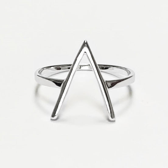 Bague Argent 925, fine en forme de A ou de V. Bijou Moderne