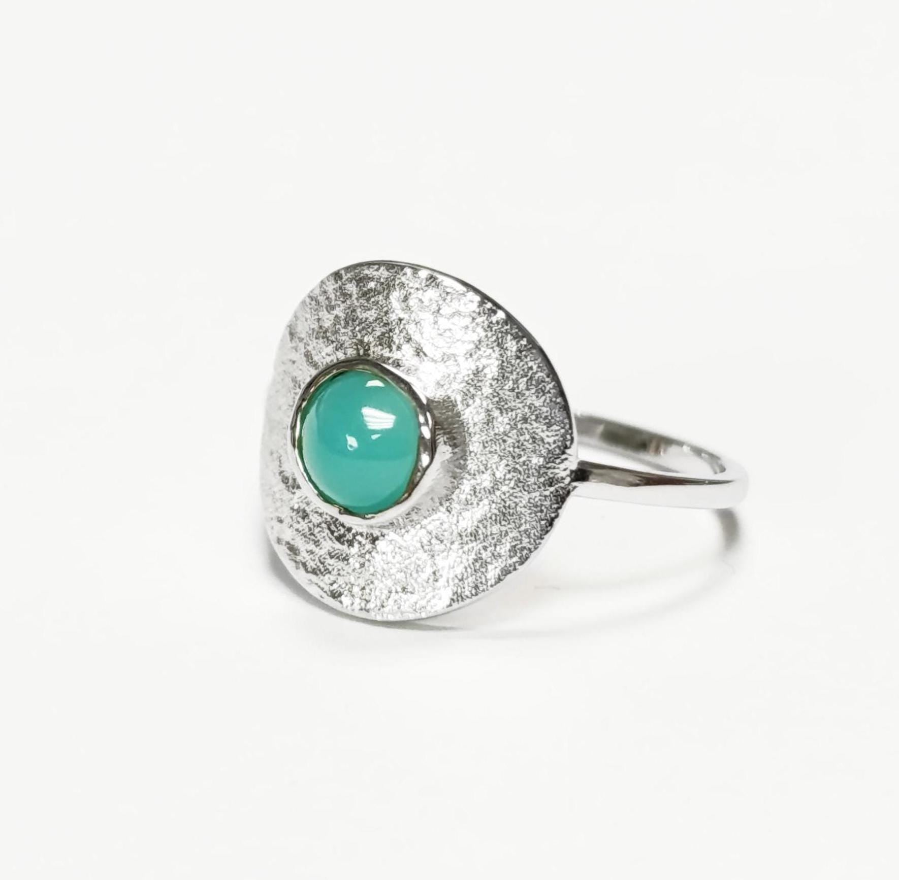 Turquoise Amazonite Ring, Sterling Silver, Geometric Round Flat Hammered Disc, Blue Green Cabochon Stone, Dainty Modern Minimalist Jewelry