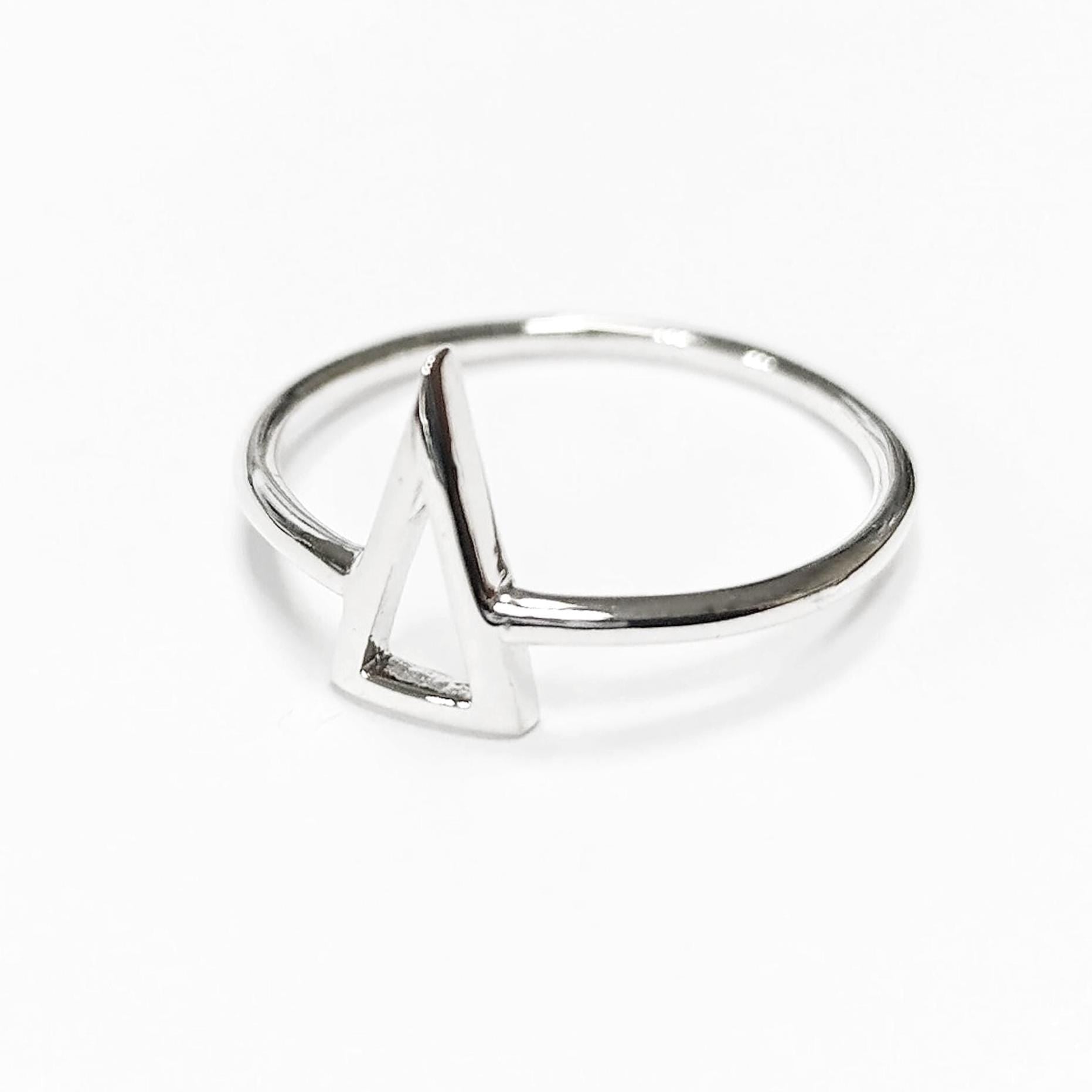 Delta Triangle Ring, Sterling Silver, Spike Ring, Chevron ring, Peak Ring, Arrow Ring, Arrow Headed Ring, Point Ring, Sharp Sterling Ring