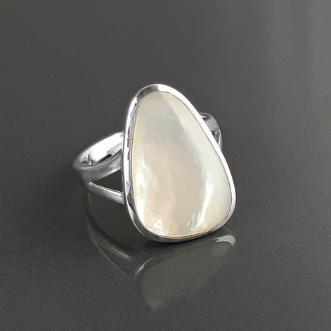 White Delta Ring 925 Sterling Silver, Mother of Pearl Shell Minimalist White Stone Ring, Geometric Triangle Designed Ring, Delta Ring