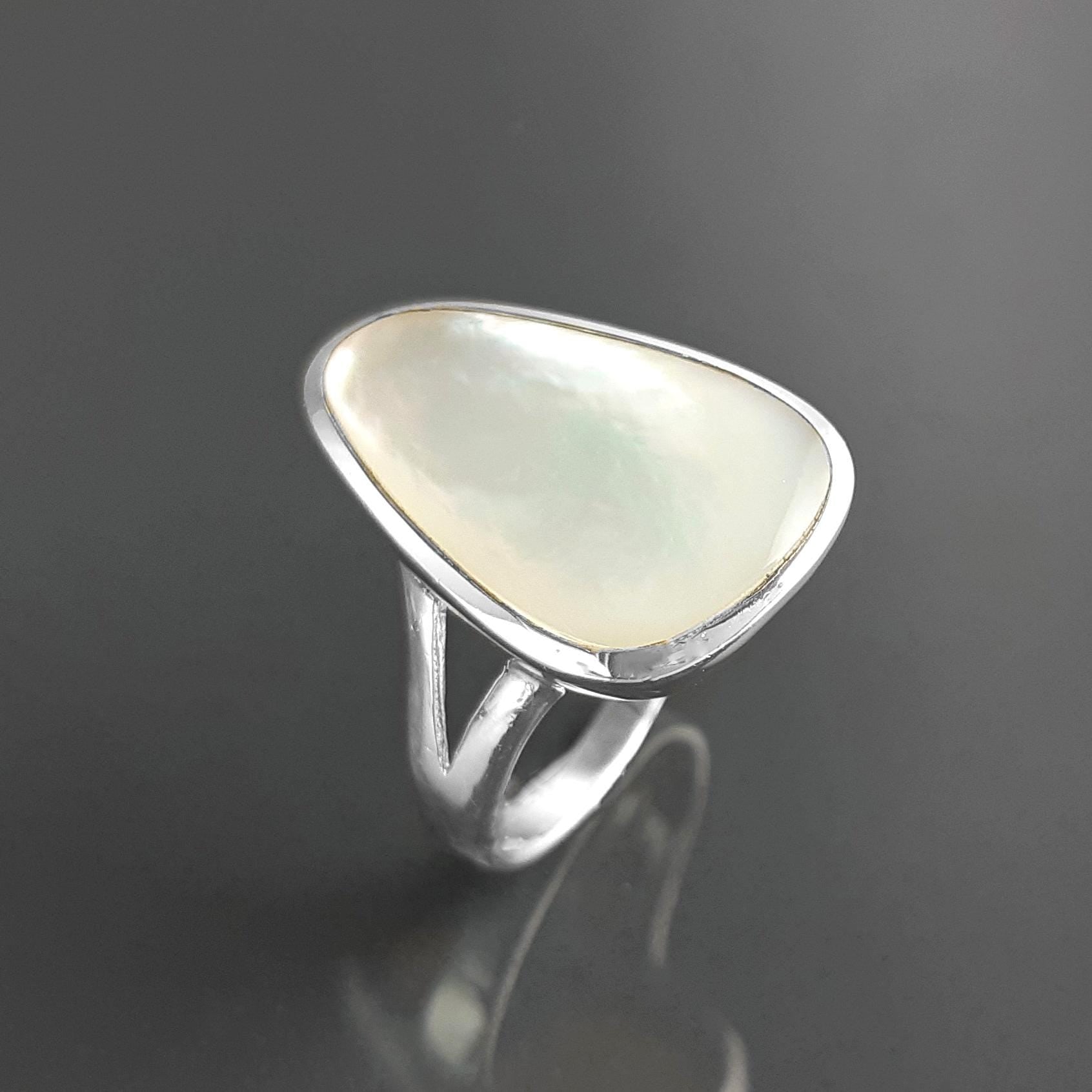 White Delta Ring 925 Sterling Silver, Mother of Pearl Shell Minimalist White Stone Ring, Geometric Triangle Designed Ring, Delta Ring